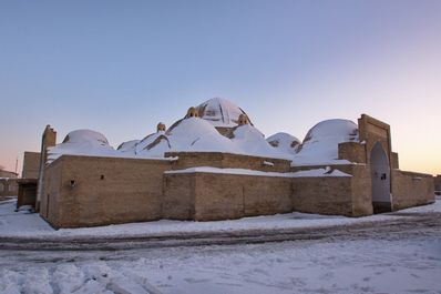 雪に覆われたブハラ