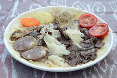Uzbek floury cuisine: Beshbarmak