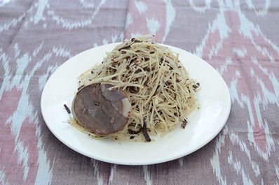 Platos uzbekos con masa – Naryn