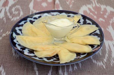 Uzbek floury cuisine: Khorezm dish Tukhum-Barak