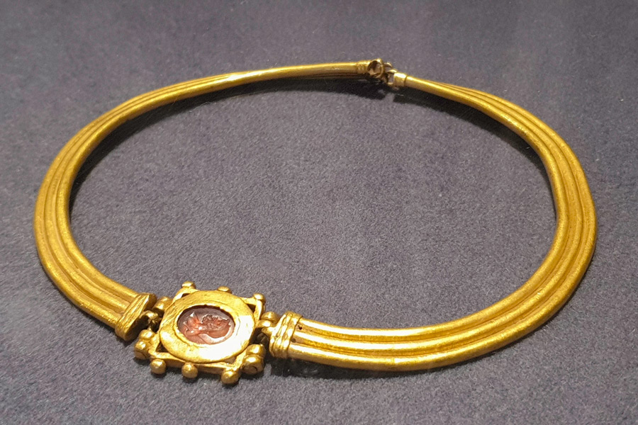 Золото, Ювелирное искусство Узбекистана