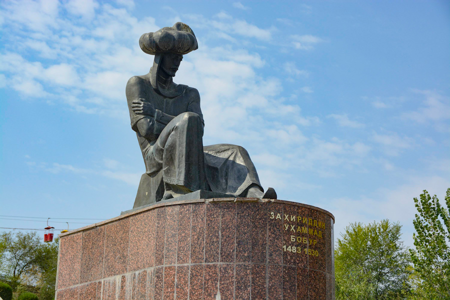 Памятник Бабуру, Андижан