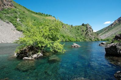 Горное озеро Нижний Урунгач, Узбекистан