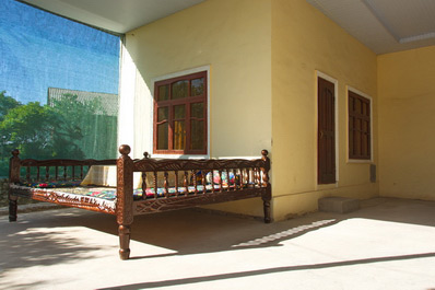 Tapchan, Abdusalom-aka Guest House