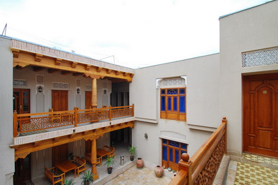 Innerhof, Hotel Dewon Begi