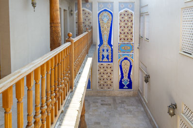 Внутренний Двор, Гостиница Misgaron