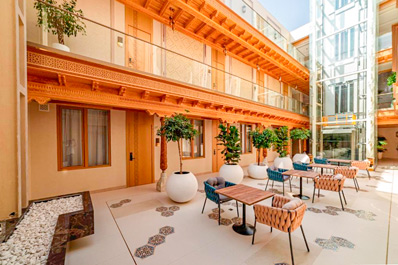 Двор, Гостиница Kamil Palace