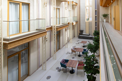 Двор, Гостиница Kamil Palace