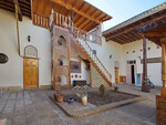 Cour, Hôtel Qosha Darvoza