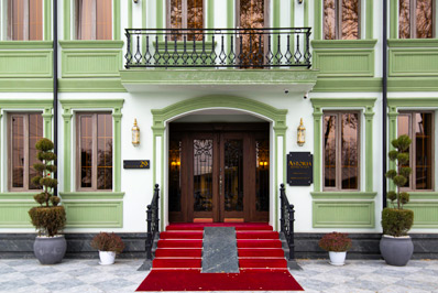 Facade, Astoria Plaza Hotel