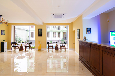 Bar, Astoria Plaza Hotel