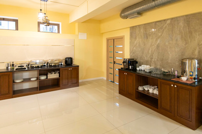 Breakfast Area, Astoria Plaza Hotel