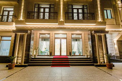Entrance, Royal Hotel