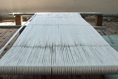 Procès de la fabrication dans la fabrique de soie Yodgorlik, Marguilan