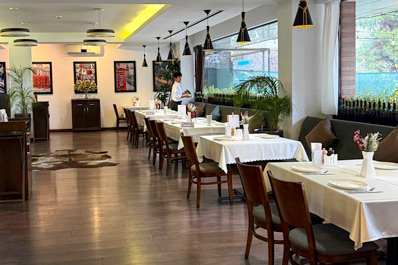 Основной зал ресторана