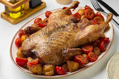 Запеченная утка с овощами