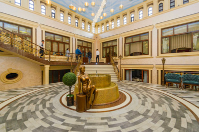 Лобби ресторана, Истиклол