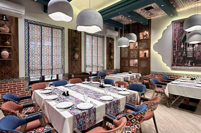 Интерьер ресторана, Хан Атлас