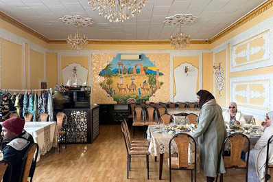 Интерьер национального дома, Муборак-опа