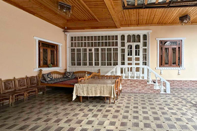 Внутренний двор национального дома, Муборак-опа