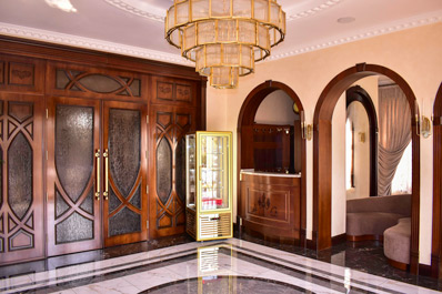 Холл, Новый Арбат