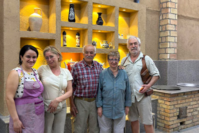 Гости, Shakhnoza National House