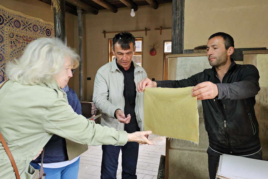 Гости на Бумажной фабрике «Конигил Мерос», Самарканд