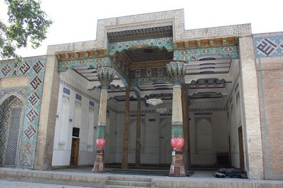 Nodir Divan Begi madrasah, Samarkand
