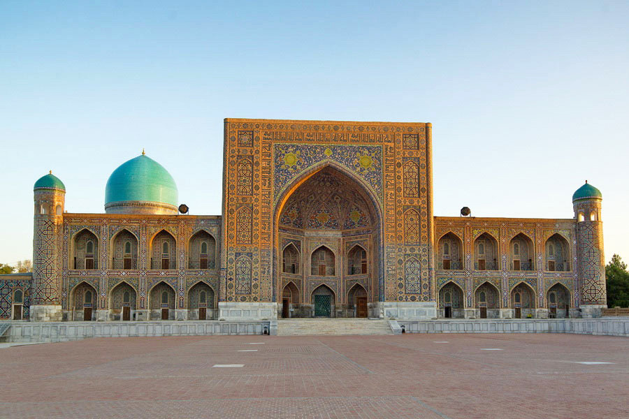 Tilla-Kori Madrassah, Registan Square