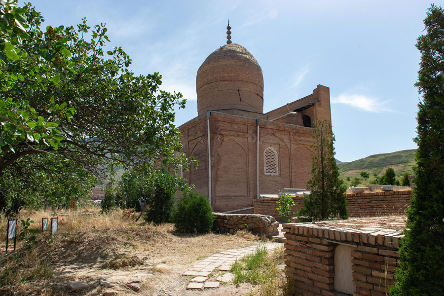 Mausoleum of Mukhammad Sodiq, Langar