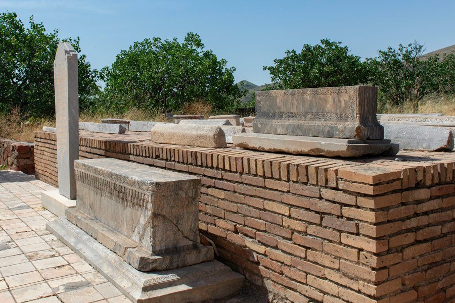 Mausoleum of Mukhammad Sodiq, Langar