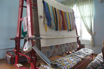 Uzbekistan souvenirs - oriental fabrics and carpets