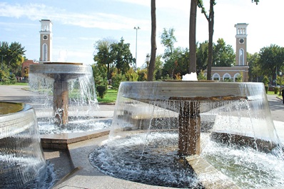 Fuentes en la Plaza de Amir Temur, Tashkent