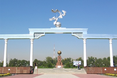 Ezgulik Arch, Mustakillik square, Tashkent