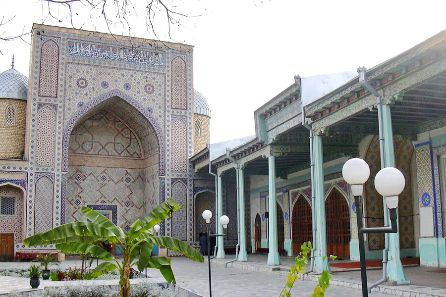 Мавзолей Зангиата в окрестностях Ташкента