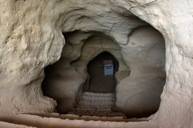 Монашеская пещера, окрестности Термеза