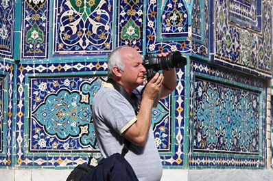 Voyageur près de la nécropole Chakhi-Zinda, Samarkand