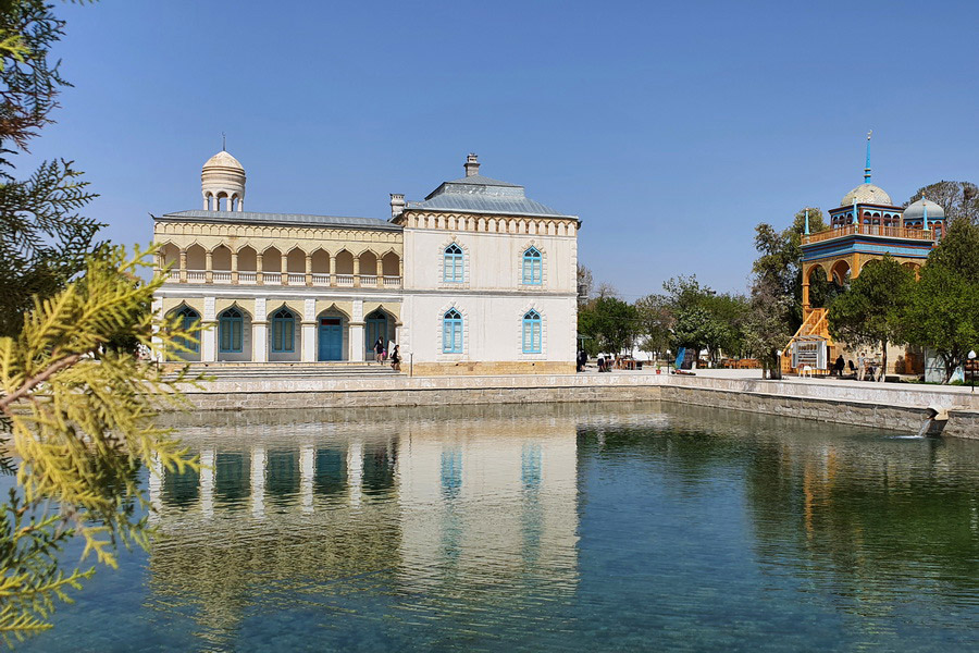 Sitorai Mokhi-Khosa, Bukhara