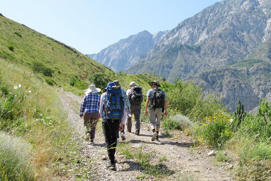 Camino a la gruta de Obi-Rakhmat