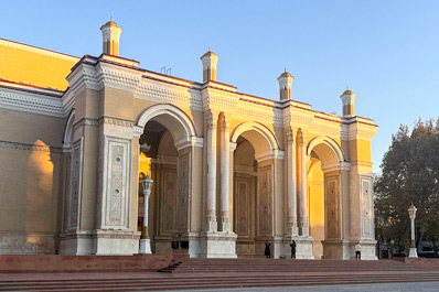 Alisher Navoi Theatre, Tashkent