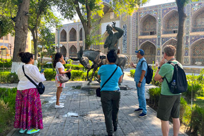 Madrasa de Nadir Divan-begi, Bujará