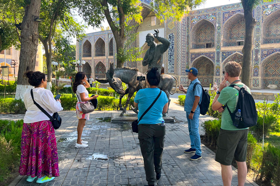 Madrasa de Nadir Divan-begi, Bujará