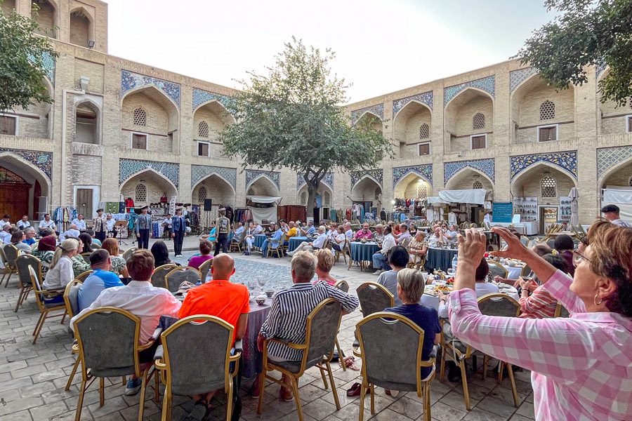 Madrasa de Nadir Divan-begi, Bujará