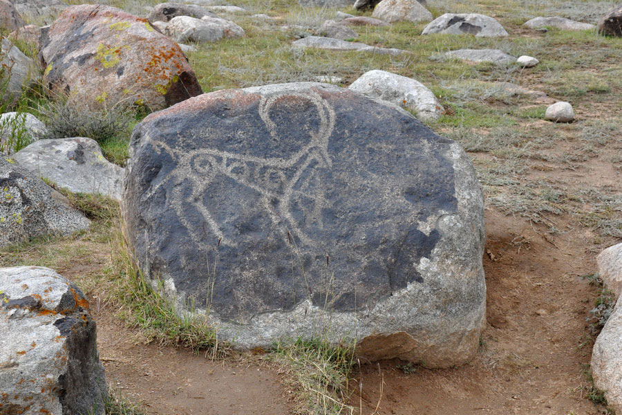 Pétroglyphes sur le lac Issik-Koul