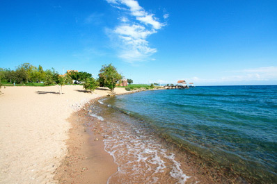 La plage du lac Issik-Koul