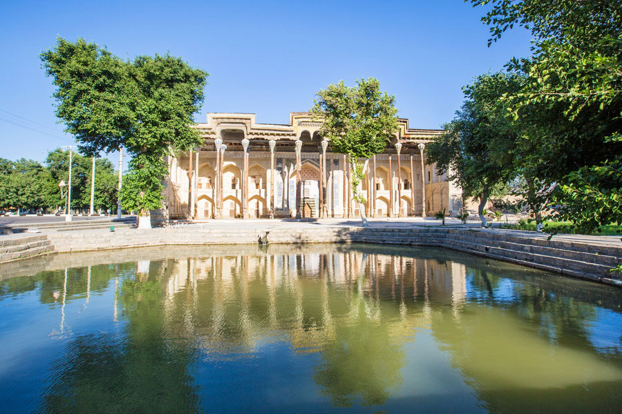 Bolo-Khauz Mosque