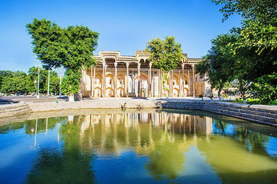 Bolo-Khauz Mosque