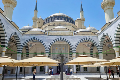 Mezquita de Ertugrul Gazi, Ashgabat, Turkmenistán