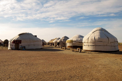 Yurt camp Aydarkul