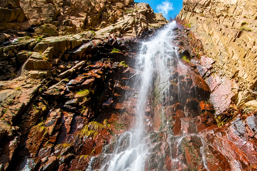 Waterfall in Pigeon Gorge, Yangiabad
